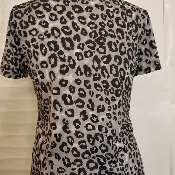 Kim Rogers Leopard Print Top Ruffle Blouse M Gray Black White Short Sleeve - Picture 2 of 6